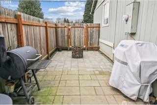 816 N Kelso Ave, Kelso, WA 98626 - view of patio with a fenced backyard and area for grilling