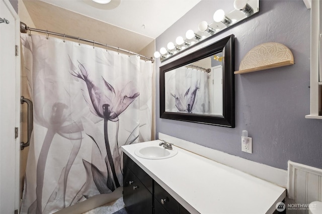 full bathroom featuring vanity and a shower with shower curtain