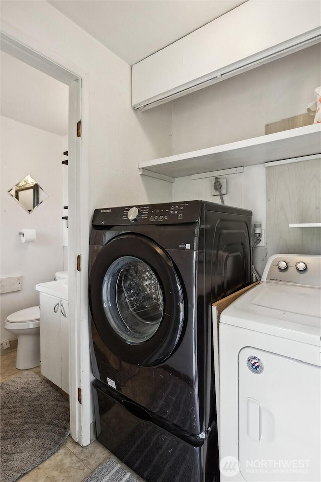 laundry room with laundry area and washing machine and dryer