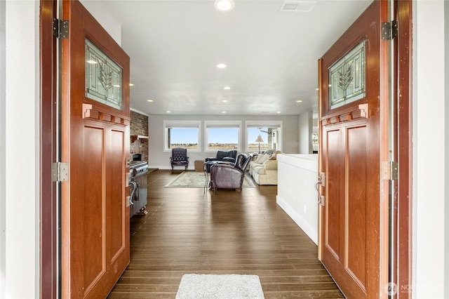 6 Pelican Pl SE, Moses Lake, WA 98837 - foyer entrance featuring dark wood-style flooring, visible vents, and recessed lighting