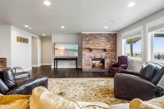 6 Pelican Pl SE, Moses Lake, WA 98837 - living area featuring baseboards, a fireplace, wood finished floors, and recessed lighting
