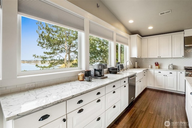 6 Pelican Pl SE, Moses Lake, WA 98837 - kitchen featuring backsplash, white cabinetry, stainless steel dishwasher, visible vents, and dark wood-style flooring