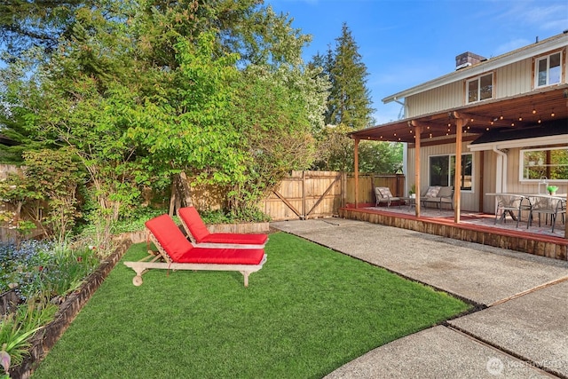 15126 NE 67th Pl, Redmond, WA 98052 - view of yard featuring fence, a gate, and a patio area