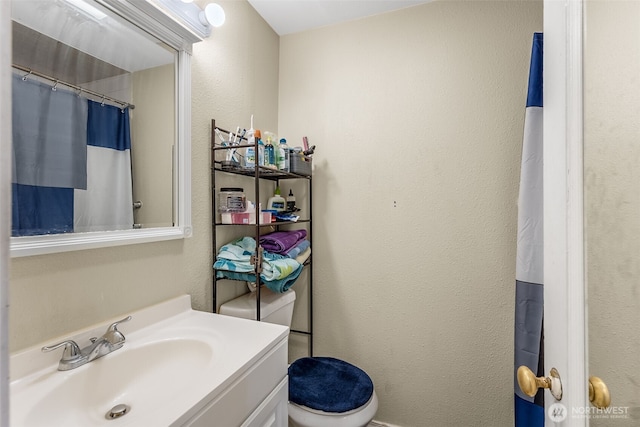 861 S 72nd St, Tacoma, WA 98408 - bathroom featuring toilet, vanity, a textured wall, and a shower with shower curtain