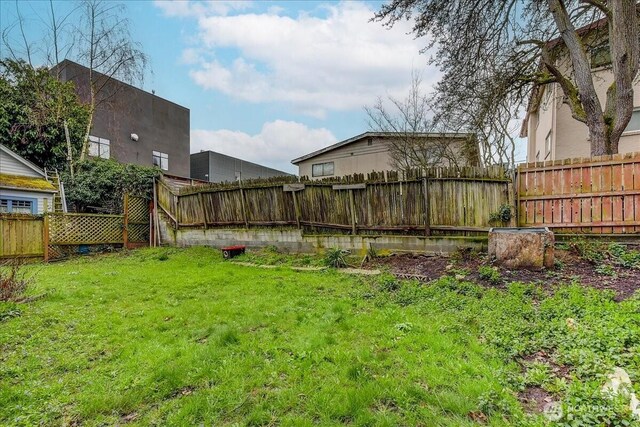 4509 Eastern Ave N Unit 1-3, Seattle, WA 98103 - view of yard with a fenced backyard