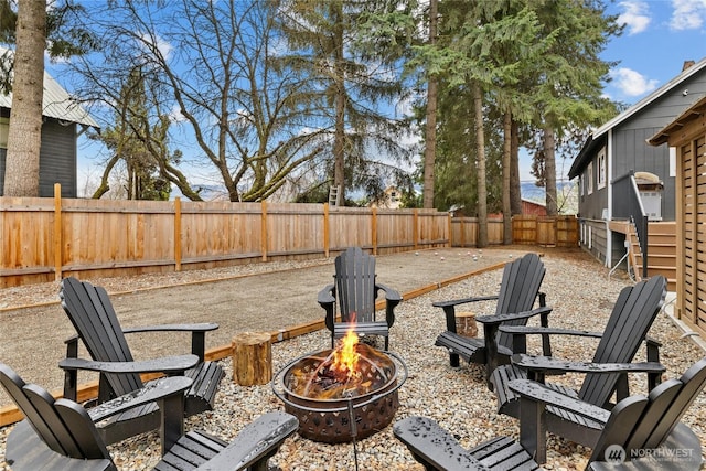 417 W 2nd St, Cle Elum, WA 98922 - view of yard featuring a fenced backyard and a fire pit