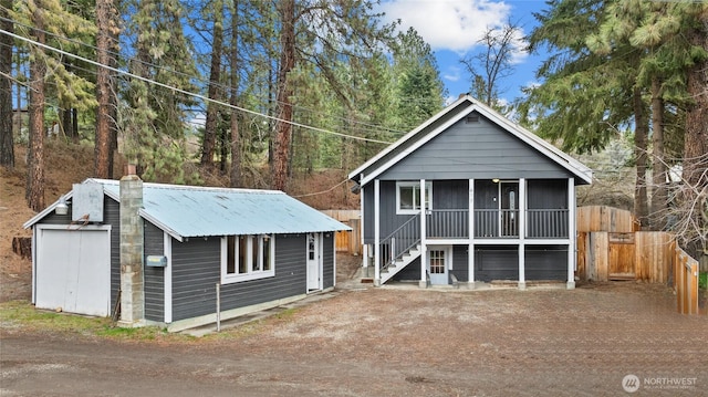 417 W 2nd St, Cle Elum, WA 98922 - view of front of property featuring an outbuilding and a sunroom