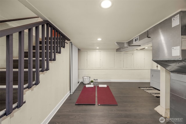 exercise room featuring recessed lighting, wood finished floors, visible vents, and baseboards