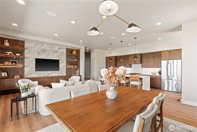 9604 Ridgeview Dr NW, Quincy, WA 98848 - dining space featuring built in features, light wood-type flooring, recessed lighting, and baseboards