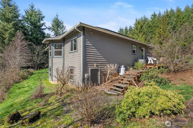 view of side of property featuring a yard