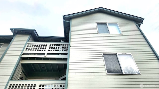 485 SW Bayshore Dr Unit C301, Oak Harbor, WA 98277 - view of side of property with a balcony