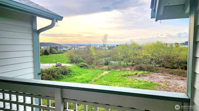 485 SW Bayshore Dr Unit C301, Oak Harbor, WA 98277 - view of yard featuring a balcony