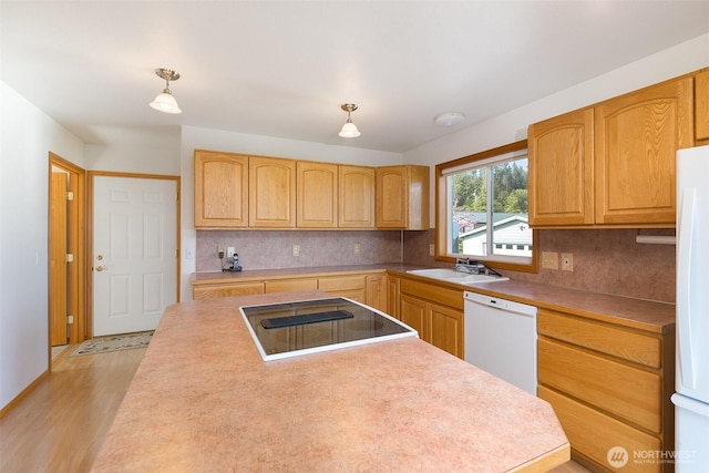 305 W Eunice St, Sequim, WA 98382 - kitchen featuring backsplash, light wood-style flooring, a sink, white appliances, and hanging light fixtures