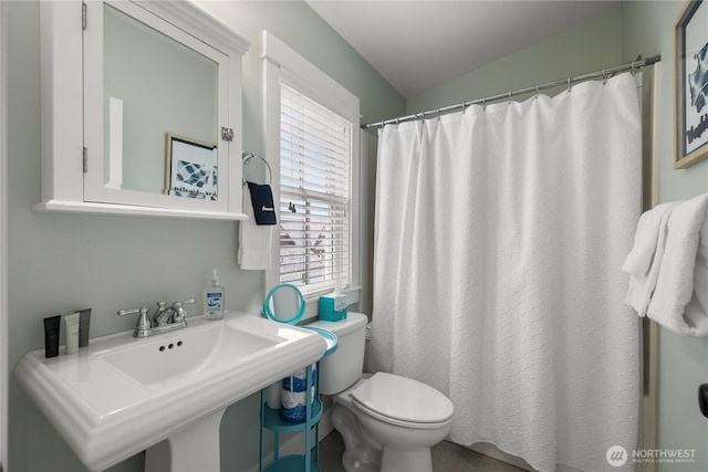 78 Pacifica Ln, Pacific Beach, WA 98571 - bathroom featuring toilet, curtained shower, and lofted ceiling