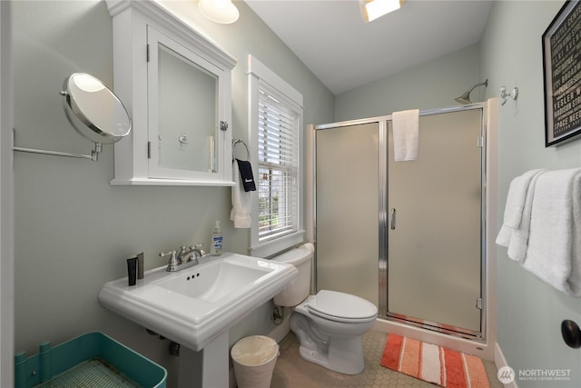 78 Pacifica Ln, Pacific Beach, WA 98571 - full bathroom featuring a shower stall, lofted ceiling, toilet, and a sink