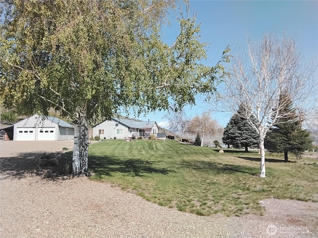 view of yard with an outdoor structure