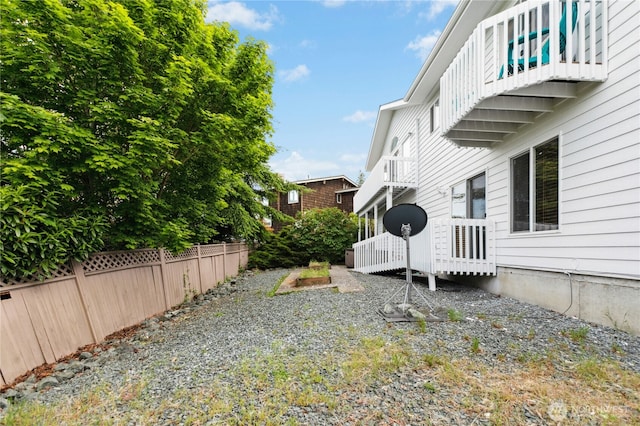 822 SW Fairhaven Ave, Oak Harbor, WA 98277 - view of yard featuring a balcony