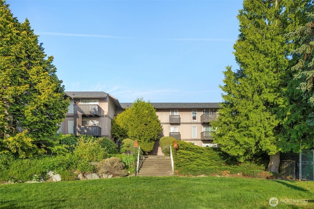 1425 S Puget Dr Unit 213, Renton, WA 98055 - view of property's community with a lawn and stairway