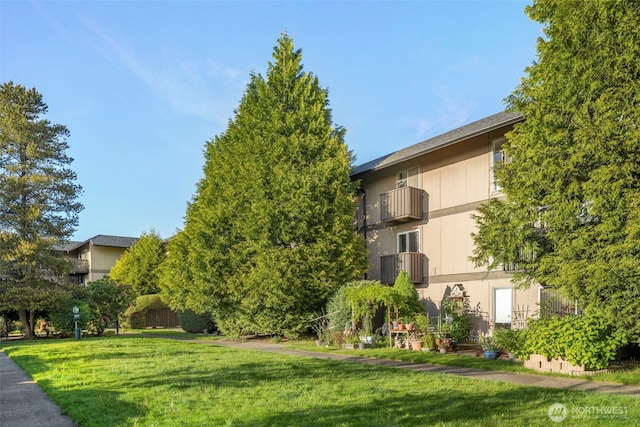 1425 S Puget Dr Unit 213, Renton, WA 98055 - view of property's community with a lawn