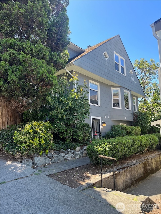 261 E Boston St, Seattle, WA 98102 - view of front of home