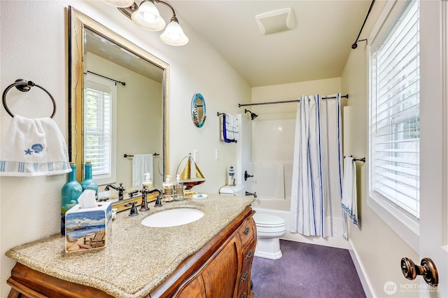 full bath with baseboards, toilet, shower / tub combo with curtain, and vanity