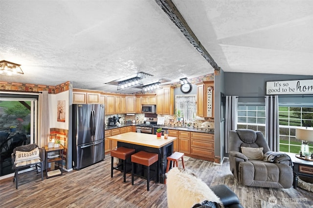 254 Macomber Rd, Chehalis, WA 98532 - kitchen with wood finished floors, stainless steel appliances, a textured ceiling, and a sink