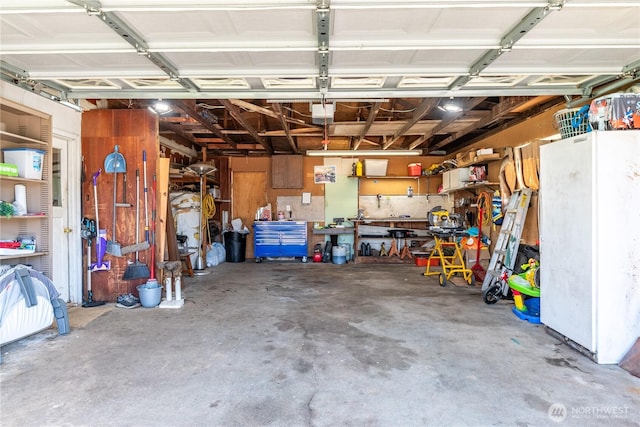 1658 N 2nd, Kelso, WA 98626 - garage featuring a workshop area and freestanding refrigerator