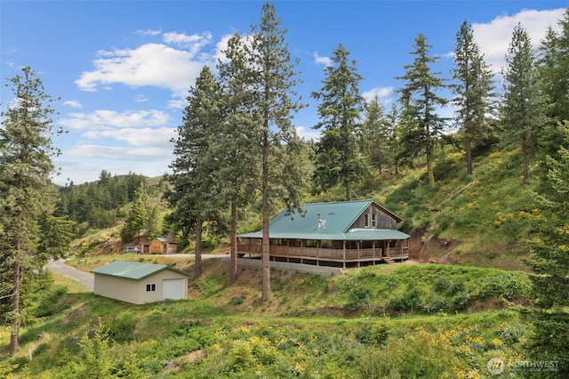 9381 Olalla Cayon Rd, Cashmere, WA 98815 - back of house featuring a wooden deck, an outdoor structure, metal roof, and a view of trees