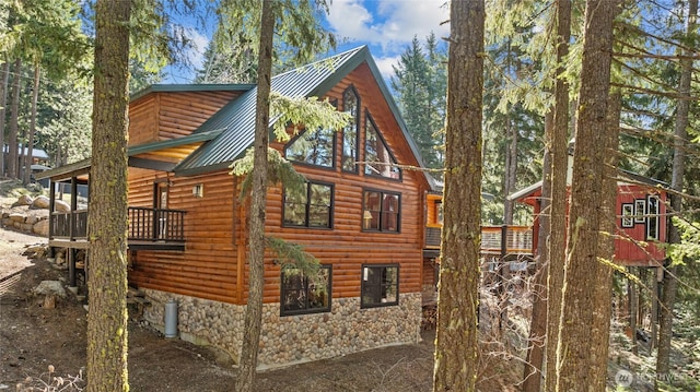 1020 Highland Loop, Ronald, WA 98940 - view of side of property featuring a wooden deck, metal roof, stone siding, and log veneer siding
