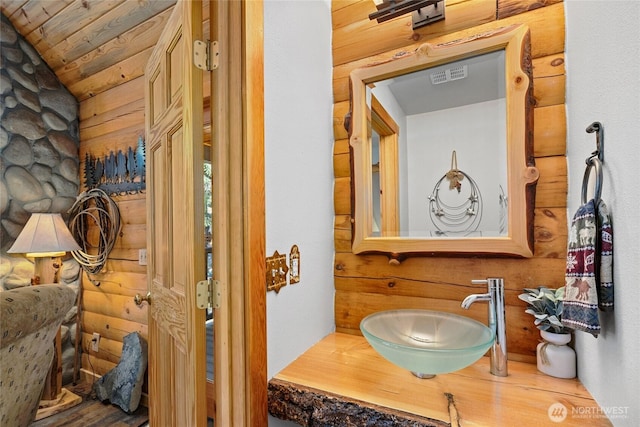 1020 Highland Loop, Ronald, WA 98940 - bathroom with visible vents and a sink