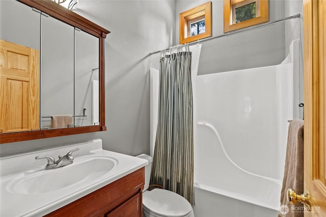 1020 Highland Loop, Ronald, WA 98940 - full bath featuring toilet, vanity, and shower / bath combo with shower curtain