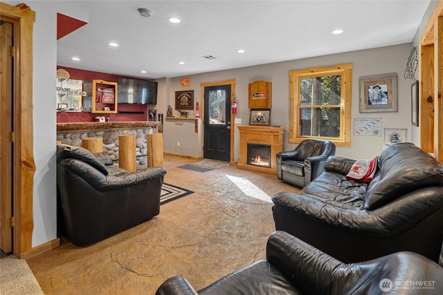 1020 Highland Loop, Ronald, WA 98940 - living area with a glass covered fireplace, baseboards, recessed lighting, light colored carpet, and bar