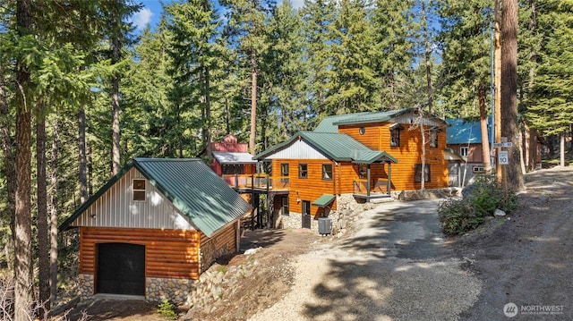 1020 Highland Loop, Ronald, WA 98940 - log-style house featuring central AC, metal roof, stone siding, log veneer siding, and driveway