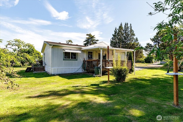 view of front of property with a front lawn