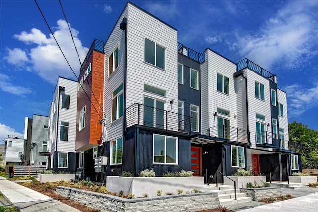 4304 S Holden St, Seattle, WA 98118 - view of front of home with a balcony