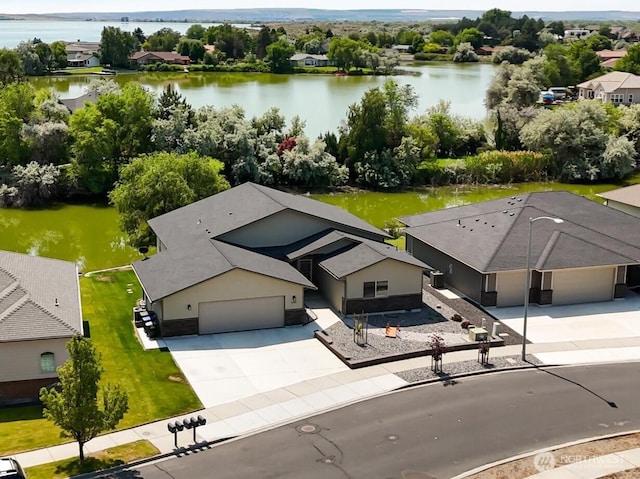 3435 W Blue Heron Ln, Moses Lake, WA 98837 - aerial perspective of suburban area with a large body of water