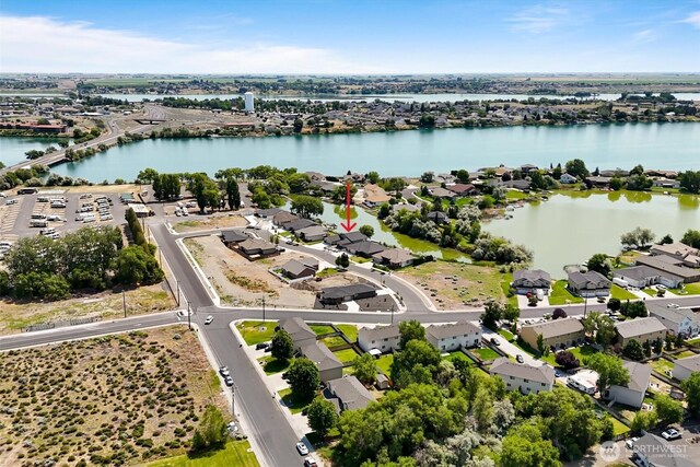 3435 W Blue Heron Ln, Moses Lake, WA 98837 - aerial perspective of suburban area featuring a nearby body of water