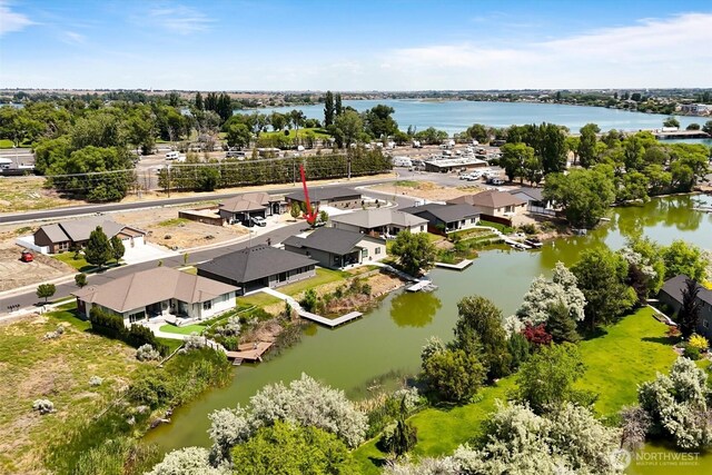 3435 W Blue Heron Ln, Moses Lake, WA 98837 - bird's eye view of a nearby body of water