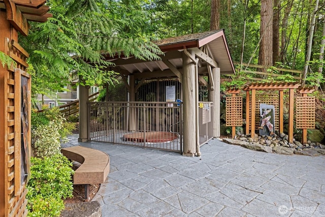 700 Front St S Unit B301, Issaquah, WA 98027 - gate with a patio area