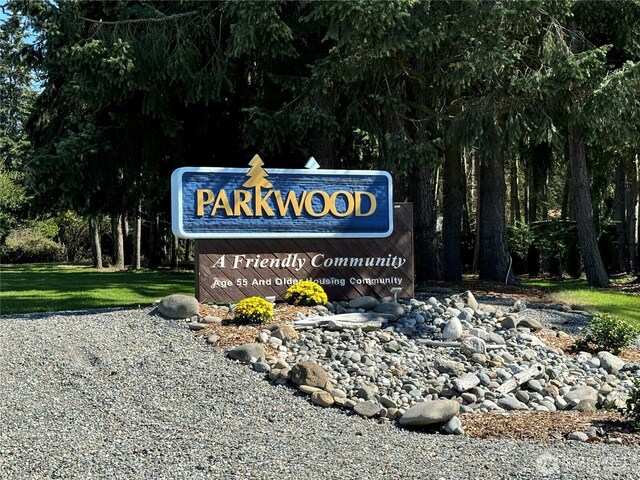 community / neighborhood sign with a lawn