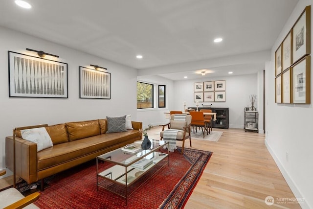 living room featuring recessed lighting, light wood-type flooring, and baseboards
