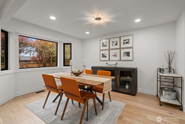 dining area with light wood-style flooring, baseboards, visible vents, and recessed lighting