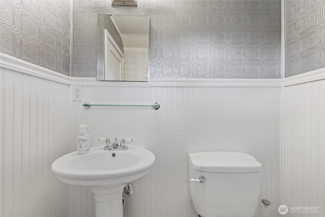814 E Wright Ave, Tacoma, WA 98404 - half bathroom featuring wainscoting and a decorative wall