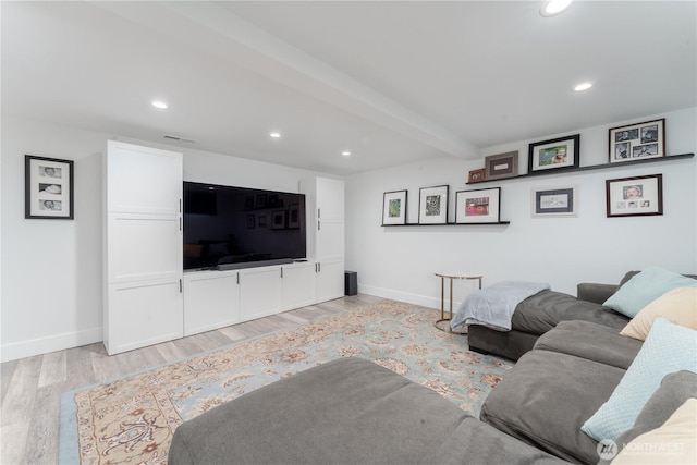 living area with recessed lighting, baseboards, visible vents, and light wood-style flooring