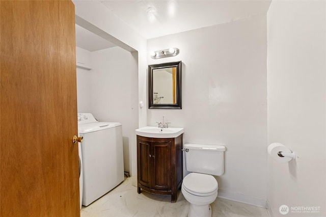 129 G St SE, Ephrata, WA 98823 - bathroom with washer / clothes dryer, toilet, and vanity