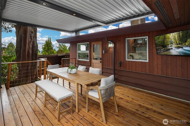 deck with outdoor dining space