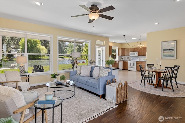 1140 Twin Lakes Rd, Cle Elum, WA 98922 - living room with wood-type flooring, ceiling fan, baseboards, recessed lighting, and a water view