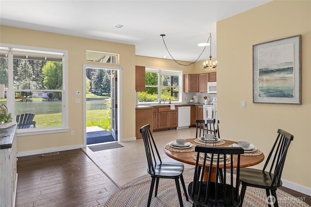 1140 Twin Lakes Rd, Cle Elum, WA 98922 - dining area featuring a chandelier, baseboards, light wood-style floors, a water view, and recessed lighting