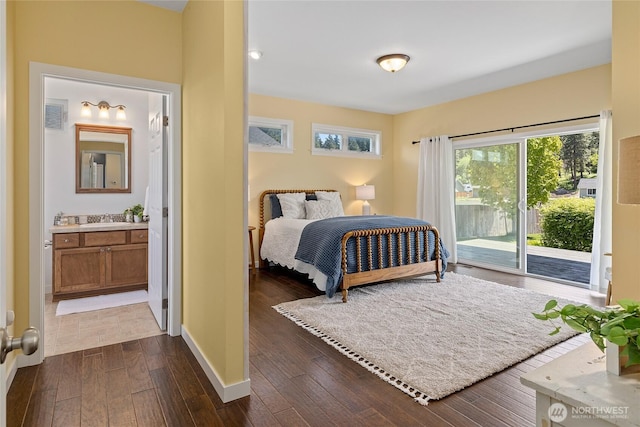 1140 Twin Lakes Rd, Cle Elum, WA 98922 - bedroom featuring access to exterior, dark wood-type flooring, a sink, connected bathroom, and baseboards