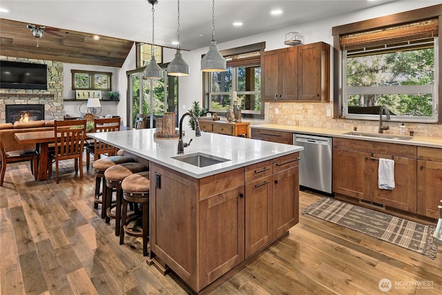 31 Powder Cap Ct, Cle Elum, WA 98922 - kitchen with stainless steel dishwasher, light countertops, a sink, and backsplash
